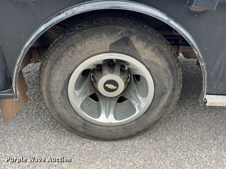 image for item LB9339 2013 Chevrolet 3500HD  Crew Cab flatbed pickup truck