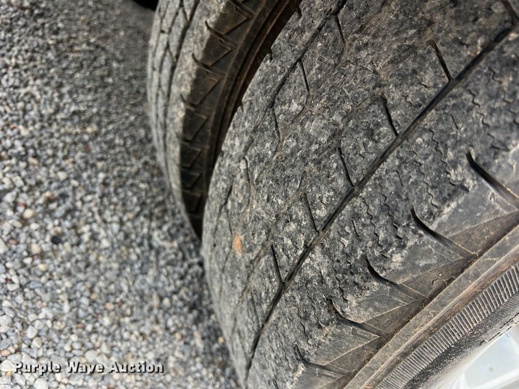 image for item LB9339 2013 Chevrolet 3500HD  Crew Cab flatbed pickup truck