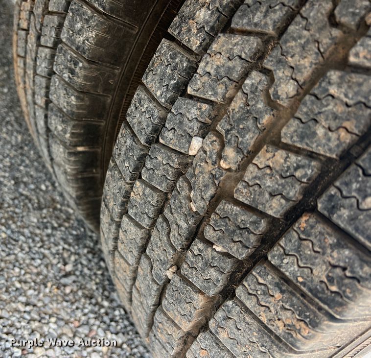 image for item LB9339 2013 Chevrolet 3500HD  Crew Cab flatbed pickup truck