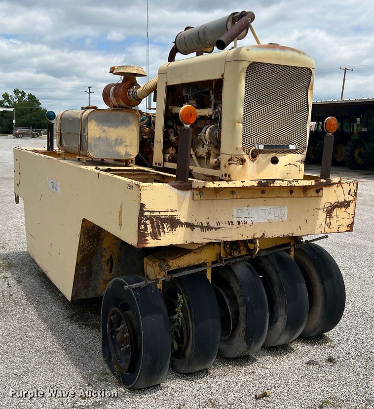 image for item LB9341 Ingram 9-2800-P  pneumatic roller