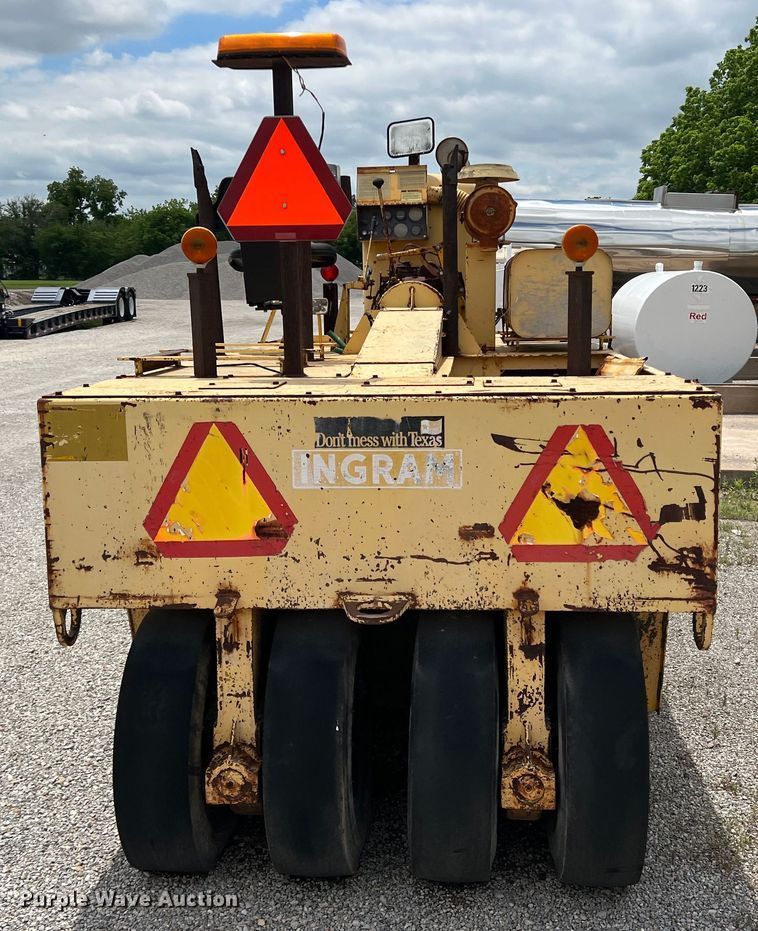 image for item LB9341 Ingram 9-2800-P  pneumatic roller