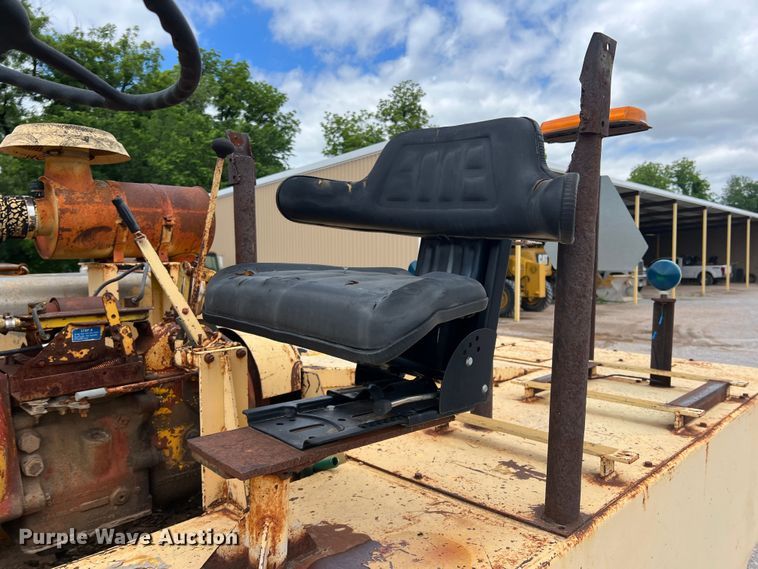 image for item LB9341 Ingram 9-2800-P  pneumatic roller