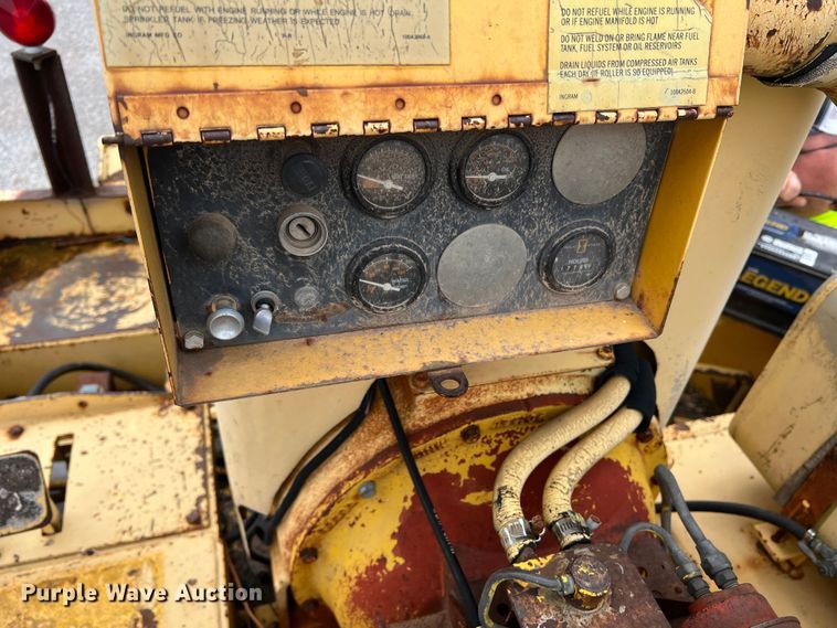 image for item LB9341 Ingram 9-2800-P  pneumatic roller