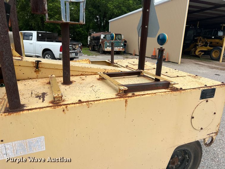 image for item LB9341 Ingram 9-2800-P  pneumatic roller