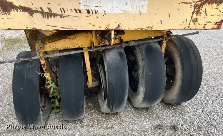 image for item LB9341 Ingram 9-2800-P  pneumatic roller