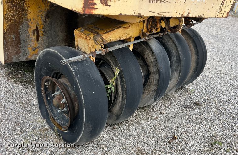 image for item LB9341 Ingram 9-2800-P  pneumatic roller