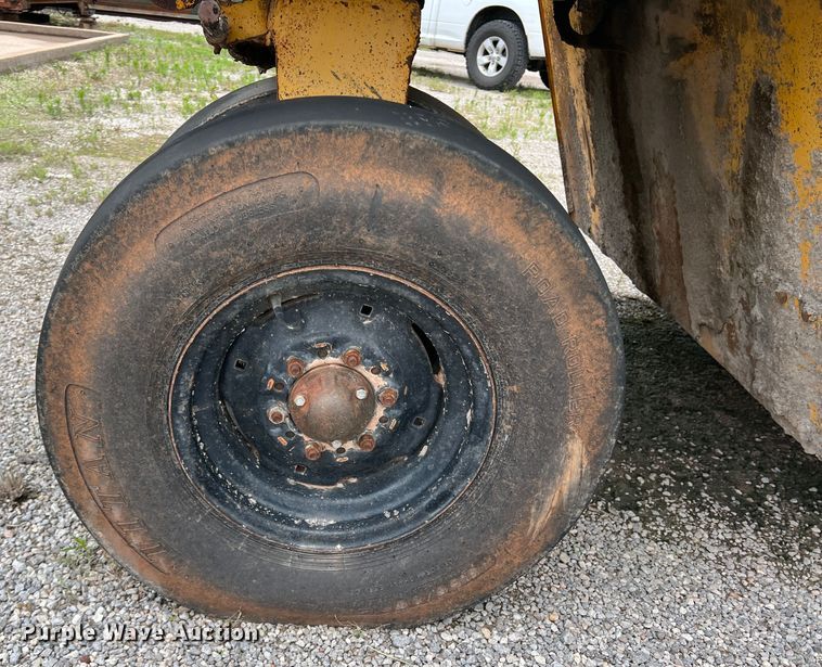 image for item LB9341 Ingram 9-2800-P  pneumatic roller