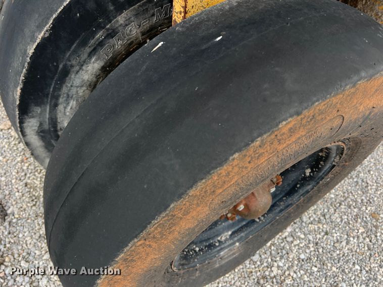 image for item LB9341 Ingram 9-2800-P  pneumatic roller