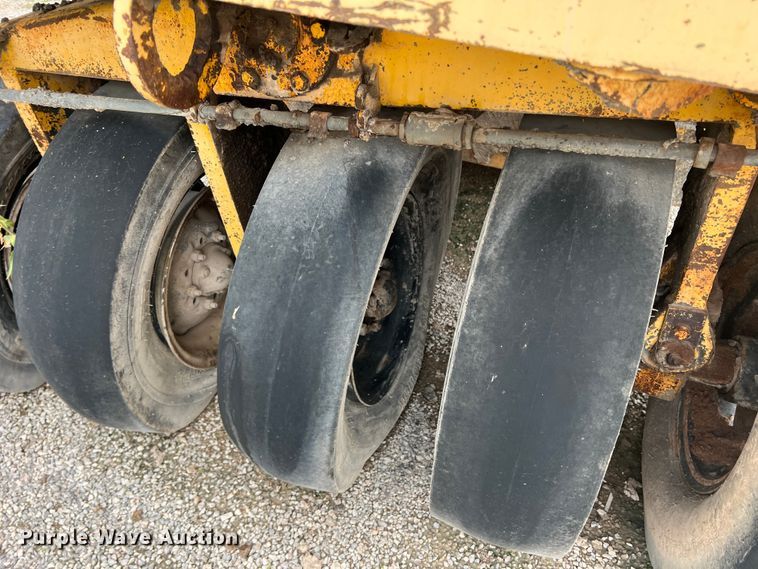 image for item LB9341 Ingram 9-2800-P  pneumatic roller