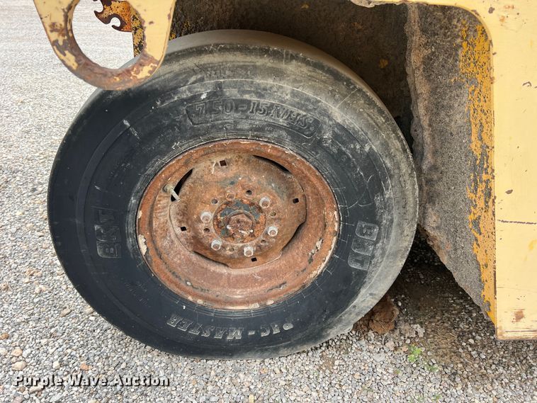 image for item LB9341 Ingram 9-2800-P  pneumatic roller