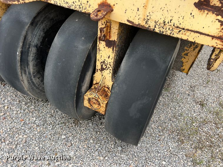 image for item LB9341 Ingram 9-2800-P  pneumatic roller