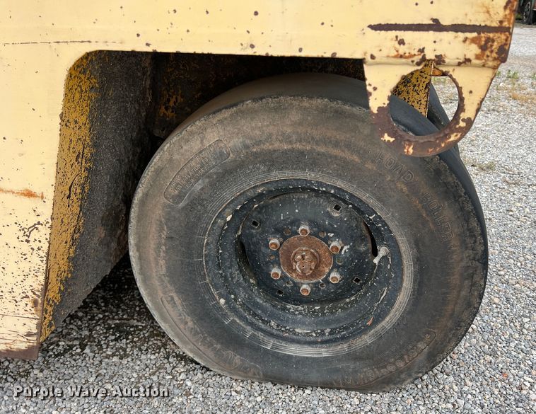 image for item LB9341 Ingram 9-2800-P  pneumatic roller