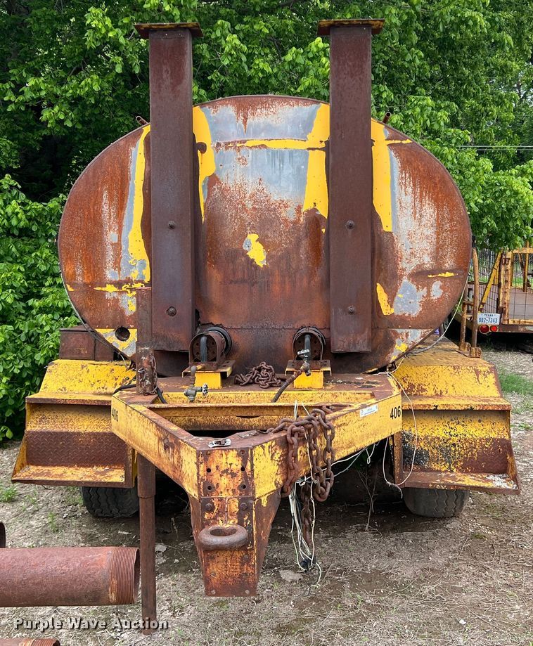 image for item LB9343 Wales MU-1000  oil distributor trailer