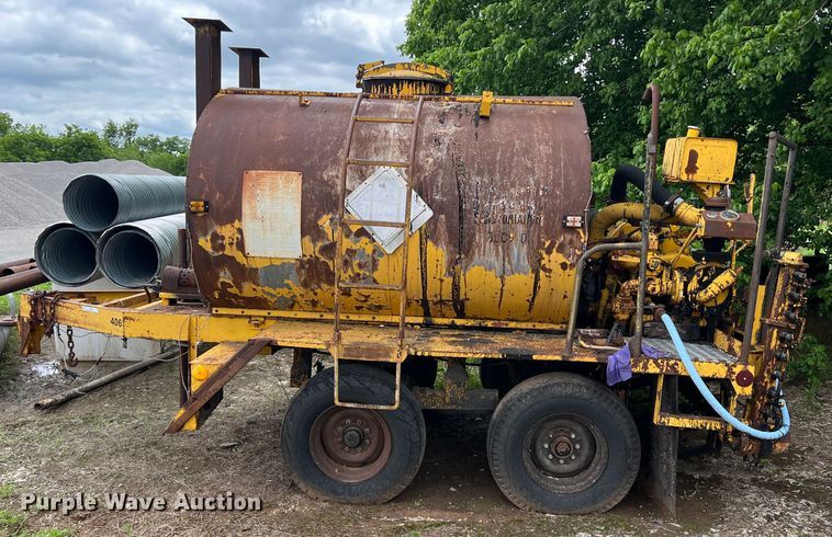 image for item LB9343 Wales MU-1000  oil distributor trailer