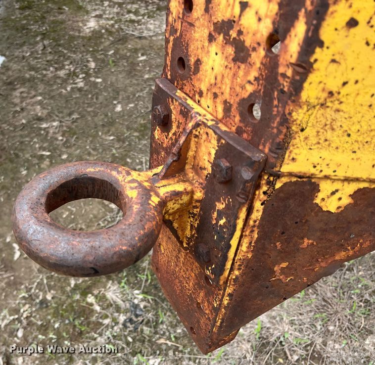 image for item LB9343 Wales MU-1000  oil distributor trailer