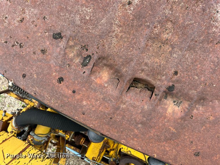 image for item LB9343 Wales MU-1000  oil distributor trailer