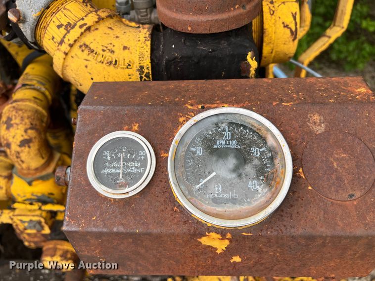 image for item LB9343 Wales MU-1000  oil distributor trailer