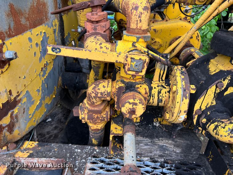 image for item LB9343 Wales MU-1000  oil distributor trailer