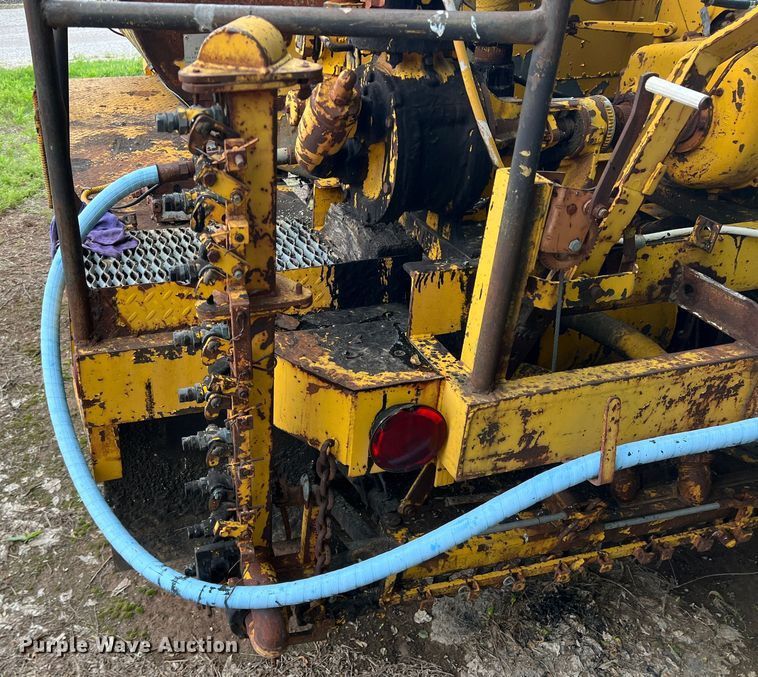 image for item LB9343 Wales MU-1000  oil distributor trailer