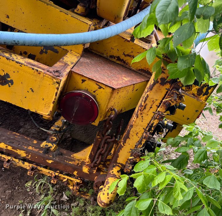 image for item LB9343 Wales MU-1000  oil distributor trailer