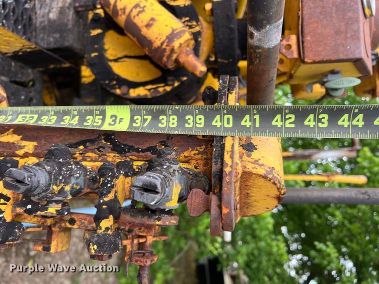 image for item LB9343 Wales MU-1000  oil distributor trailer