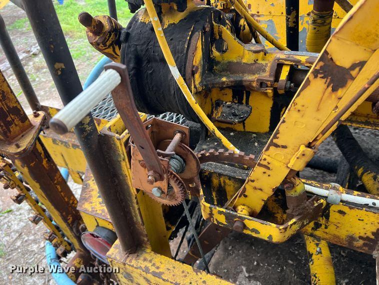 image for item LB9343 Wales MU-1000  oil distributor trailer