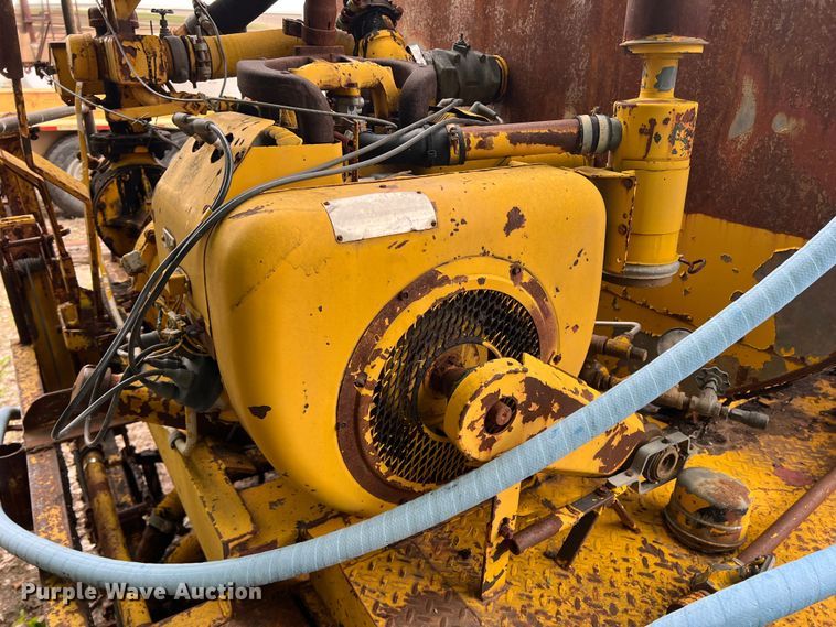 image for item LB9343 Wales MU-1000  oil distributor trailer