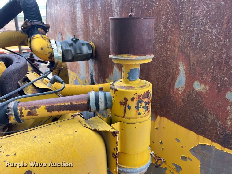 image for item LB9343 Wales MU-1000  oil distributor trailer