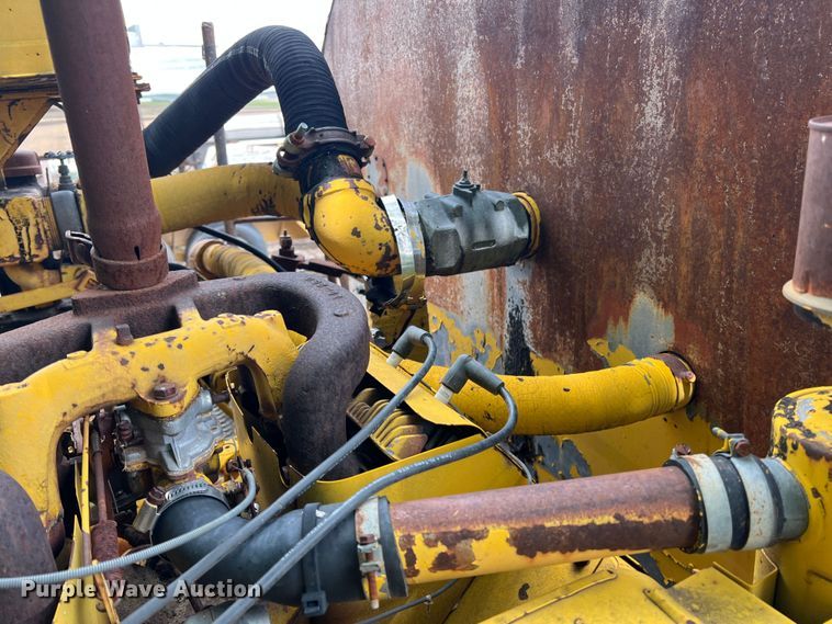 image for item LB9343 Wales MU-1000  oil distributor trailer