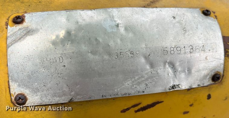 image for item LB9343 Wales MU-1000  oil distributor trailer