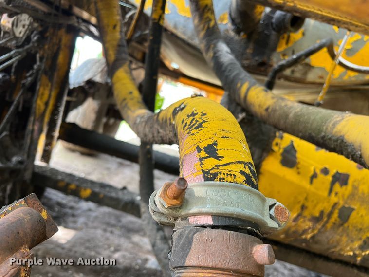 image for item LB9343 Wales MU-1000  oil distributor trailer