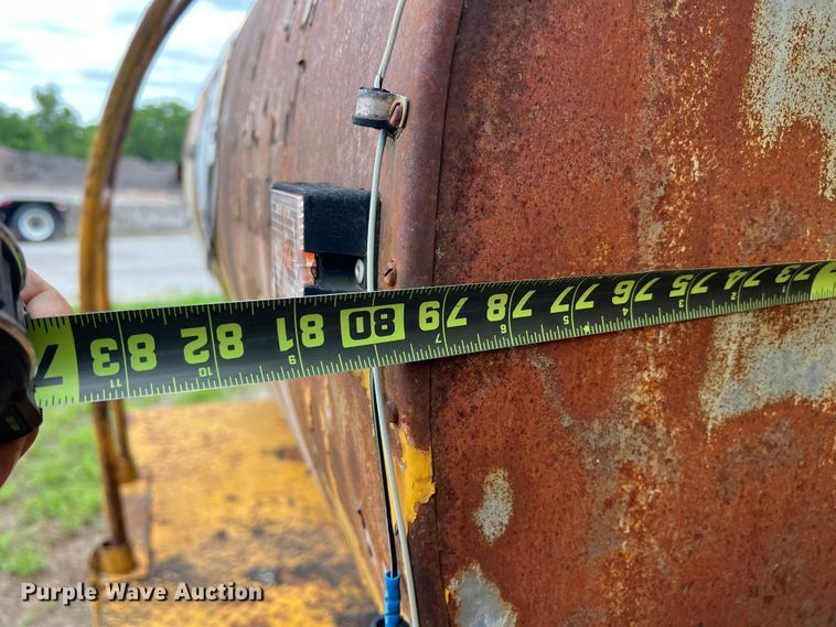 image for item LB9343 Wales MU-1000  oil distributor trailer