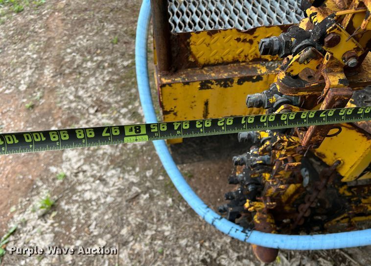 image for item LB9343 Wales MU-1000  oil distributor trailer