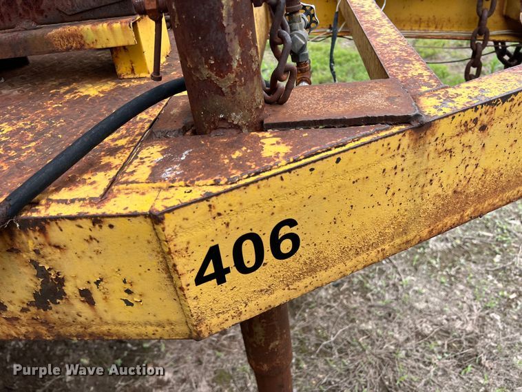 image for item LB9343 Wales MU-1000  oil distributor trailer