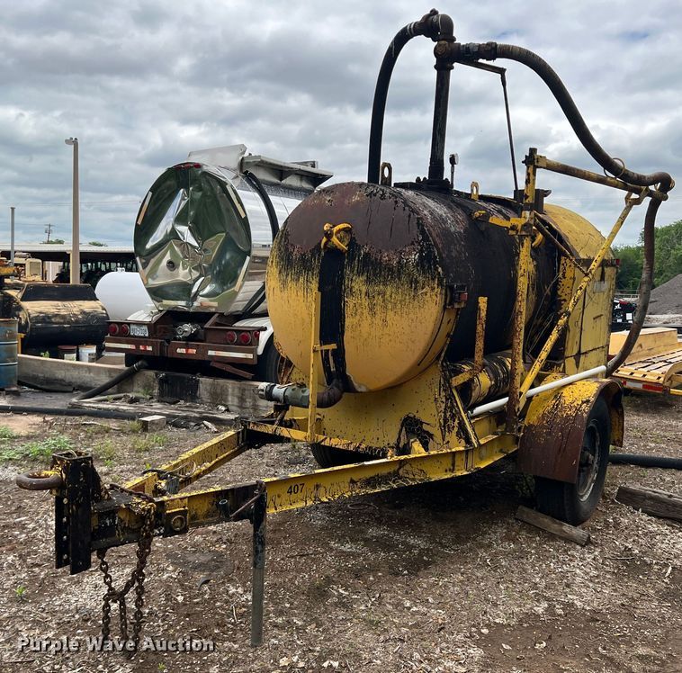 image for item LB9344 1983 Cleaver Brooks 2-B  melter applicator