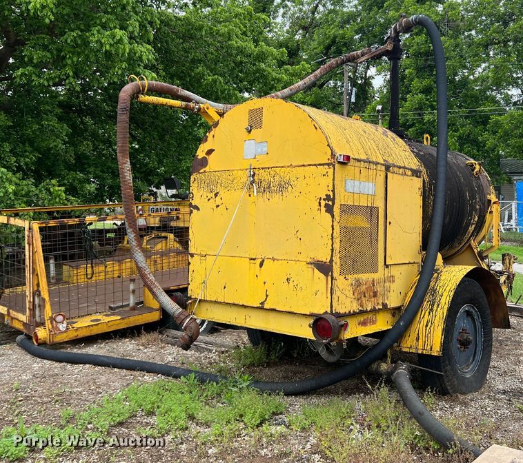 image for item LB9344 1983 Cleaver Brooks 2-B  melter applicator