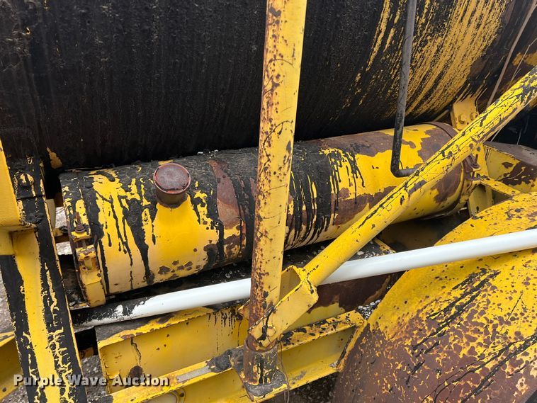 image for item LB9344 1983 Cleaver Brooks 2-B  melter applicator