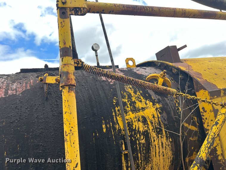 image for item LB9344 1983 Cleaver Brooks 2-B  melter applicator