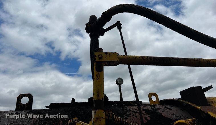 image for item LB9344 1983 Cleaver Brooks 2-B  melter applicator