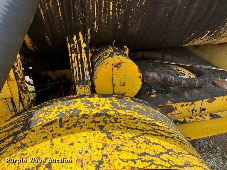 image for item LB9344 1983 Cleaver Brooks 2-B  melter applicator