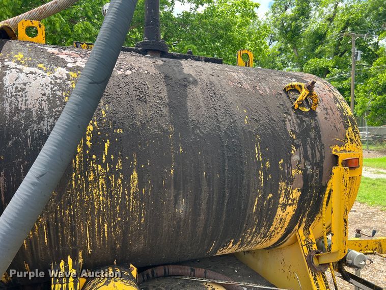 image for item LB9344 1983 Cleaver Brooks 2-B  melter applicator