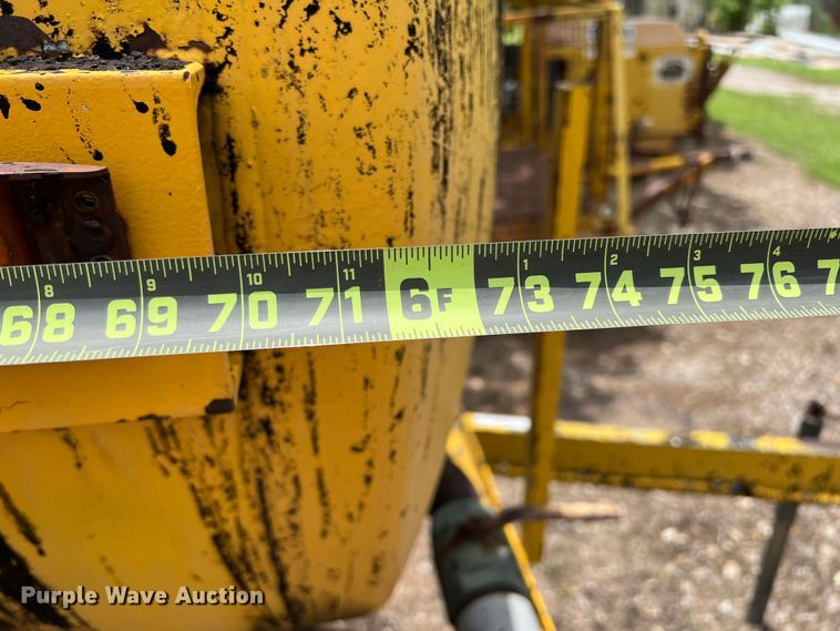 image for item LB9344 1983 Cleaver Brooks 2-B  melter applicator