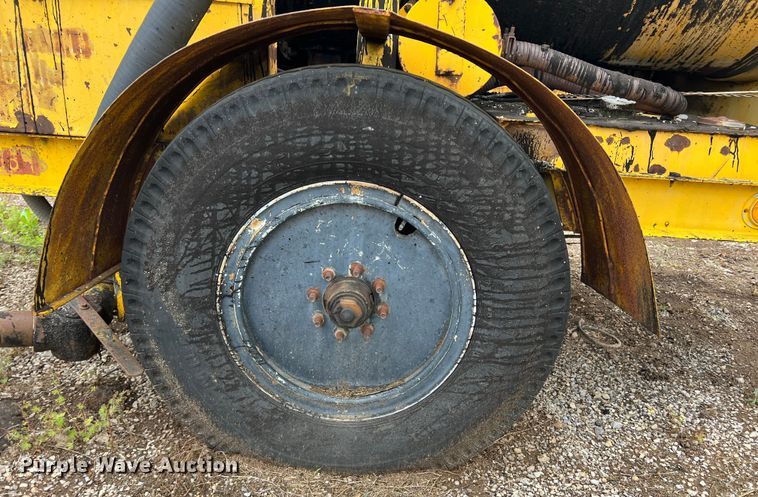 image for item LB9344 1983 Cleaver Brooks 2-B  melter applicator