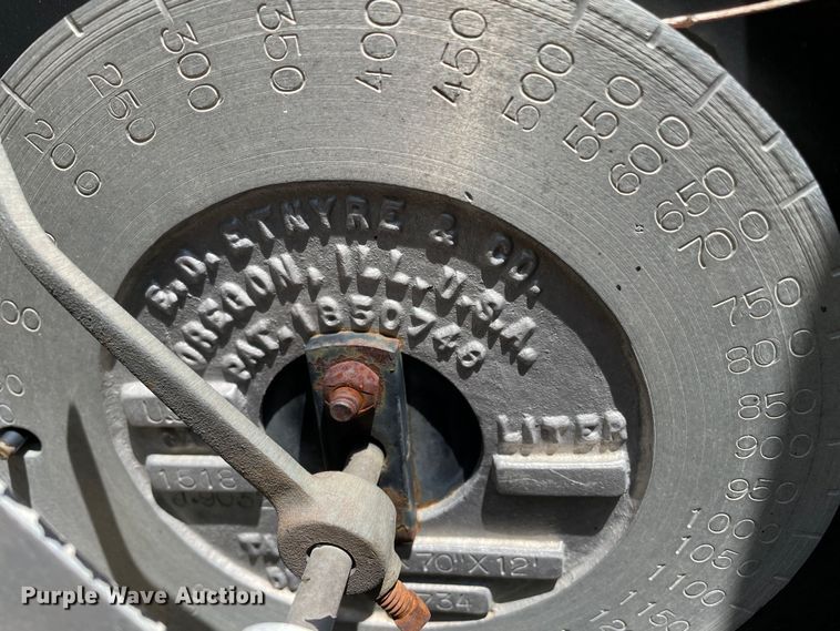 image for item LB9350 1987 Ford C800  oil distributor truck