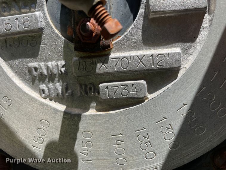 image for item LB9350 1987 Ford C800  oil distributor truck