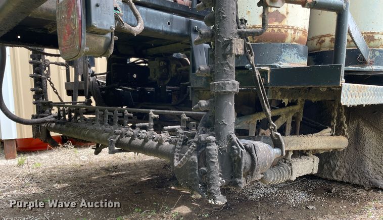 image for item LB9350 1987 Ford C800  oil distributor truck