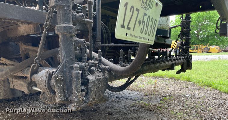 image for item LB9350 1987 Ford C800  oil distributor truck