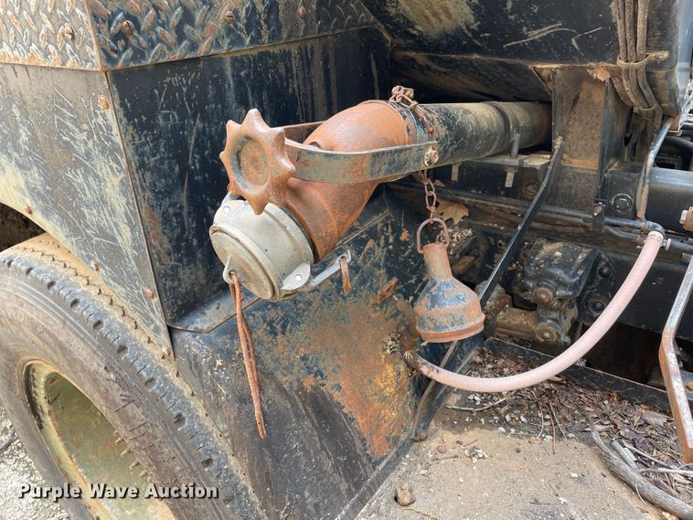 image for item LB9350 1987 Ford C800  oil distributor truck