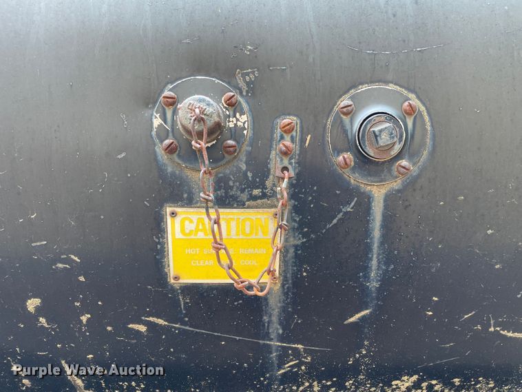 image for item LB9350 1987 Ford C800  oil distributor truck