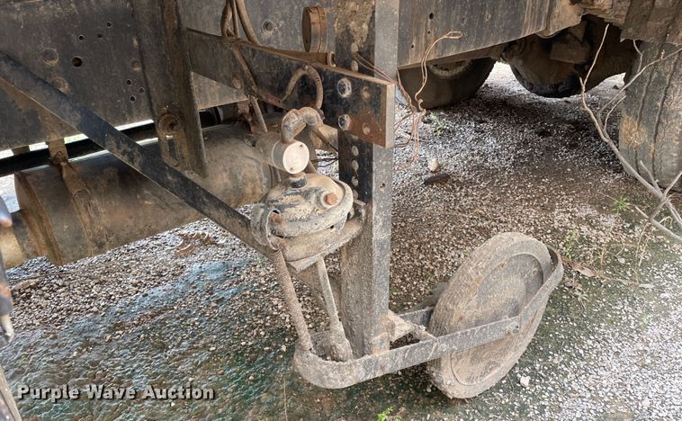 image for item LB9350 1987 Ford C800  oil distributor truck